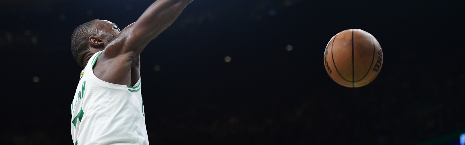 开云体育-场均29分7.1板！明天绿军战黄蜂 杰伦·布朗不在伤病名单可以出战