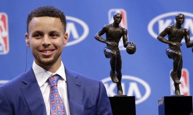 开云在线-2016年的今天：库里成为历史至今唯一一位全票MVP 勇士73胜9负