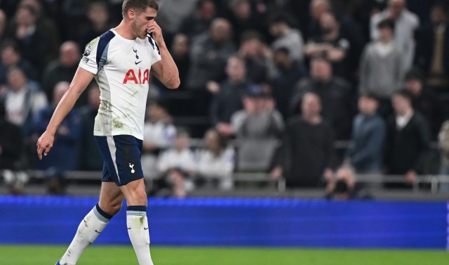 开云娱乐-旧将：利物浦确实需要再引进一名中卫，范德芬似乎是不错的选择