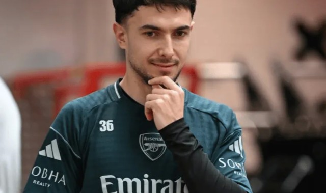 开云娱乐-苏比门迪本场对抗6胜3，2夺回球权2解围，触球37次